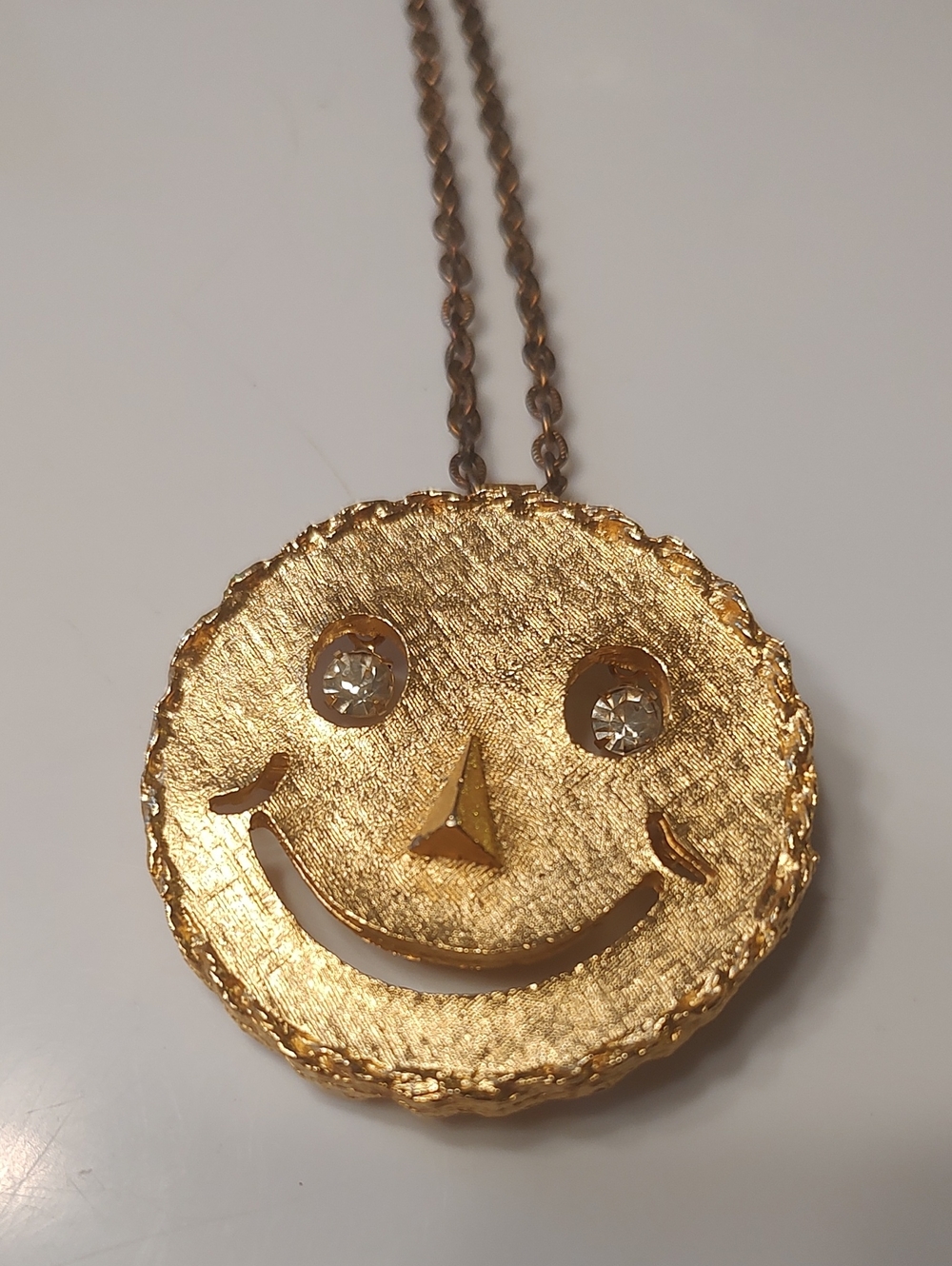 vintage 70s textured gold-tone smiley face pendant/Broach, Rhinestone Eyes